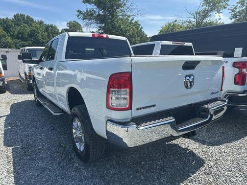 Bright White Clearcoat 2024 RAM 2500 Big Horn Crew Cab 4x4 6'4' Box