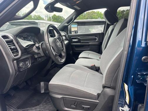 Patriot Blue Pearlcoat 2024 RAM 2500 Big Horn Crew Cab 4x4 6'4' Box