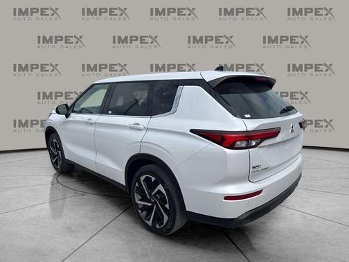 White Diamond 2022 Mitsubishi Outlander ES