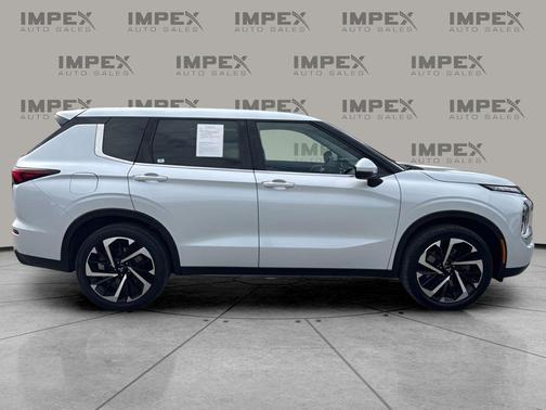 White Diamond 2022 Mitsubishi Outlander ES