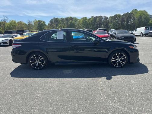 Galactic Aqua Mica 2020 Toyota Camry SE