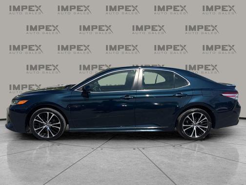 Galactic Aqua Mica 2020 Toyota Camry SE