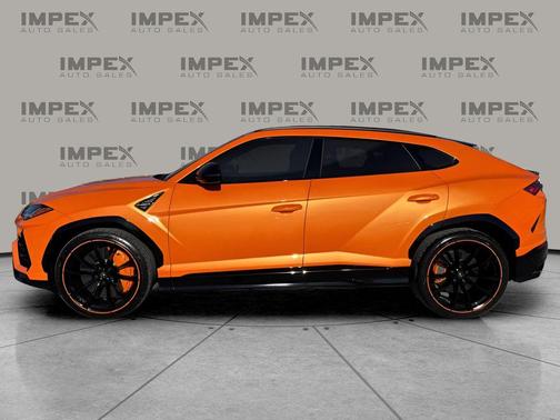 2022 Lamborghini Urus Pearl Capsule