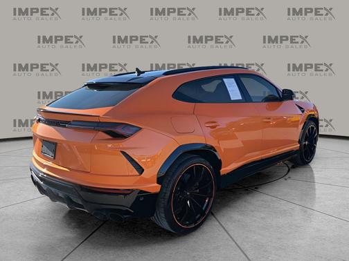 2022 Lamborghini Urus Pearl Capsule