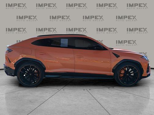2022 Lamborghini Urus Pearl Capsule