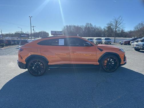 2022 Lamborghini Urus Pearl Capsule