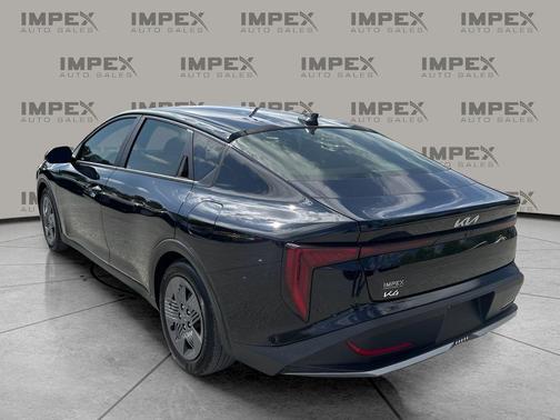 Aurora Black Pearl 2025 Kia K4 LX