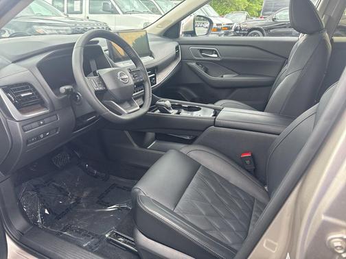 Champagne Silver Metallic 2025 Nissan Rogue Platinum
