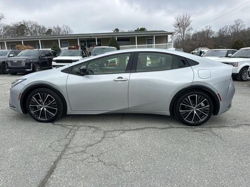 2024 Toyota Prius XLE