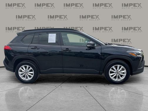 2025 Toyota Corolla Cross LE