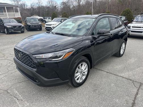 2025 Toyota Corolla Cross LE