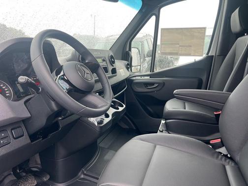 2025 Mercedes-Benz Sprinter 2500 High Roof