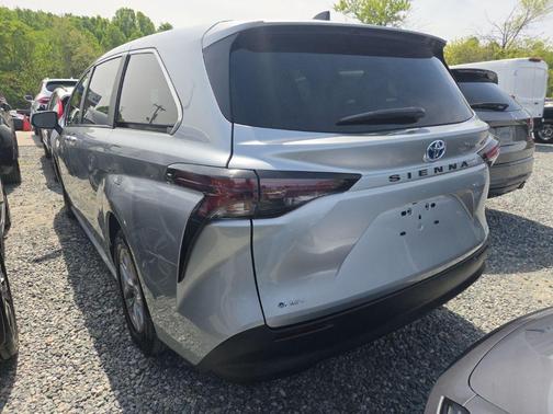Celestial Silver Metallic 2025 Toyota Sienna LE