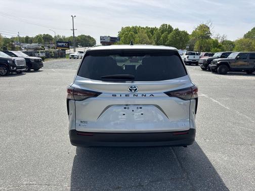 Celestial Silver Metallic 2025 Toyota Sienna LE