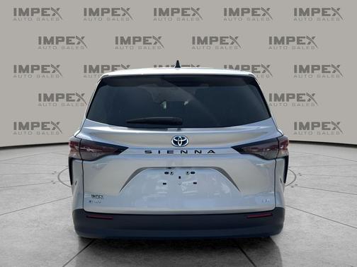 2025 Toyota Sienna LE