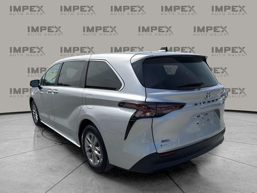 2025 Toyota Sienna LE