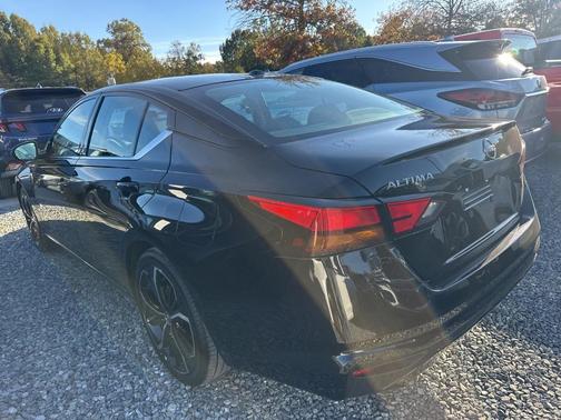 2023 Nissan Altima SR FWD