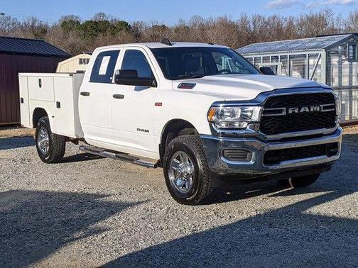 Bright White Clearcoat 2022 RAM 3500 Tradesman Crew Cab 4x4 8' Box