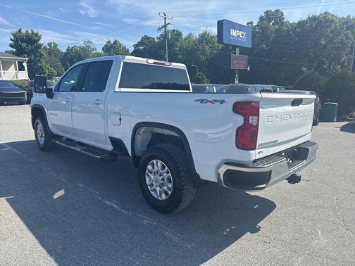 Summit White 2024 Chevrolet Silverado 2500 LT