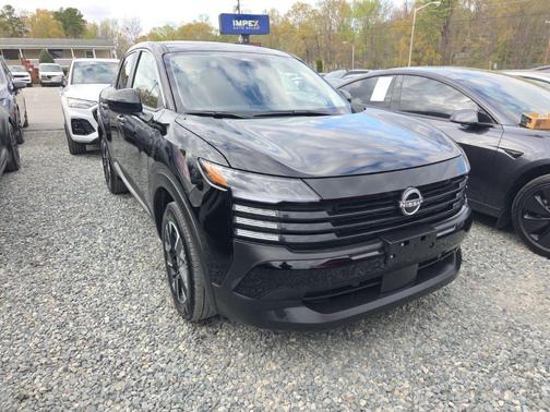 Super Black 2025 Nissan Kicks SV