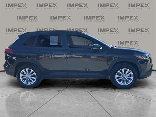 2024 Toyota Corolla Cross LE
