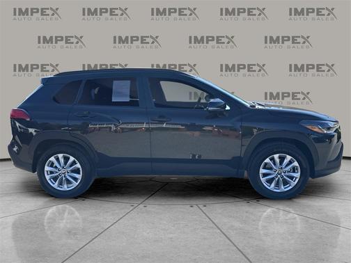 2024 Toyota Corolla Cross LE