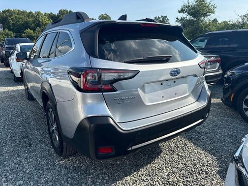 Ice Silver Metallic 2025 Subaru Outback Premium