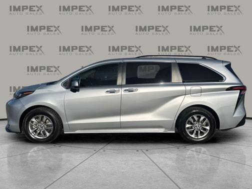 2024 Toyota Sienna XLE