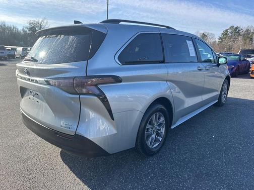 2024 Toyota Sienna XLE