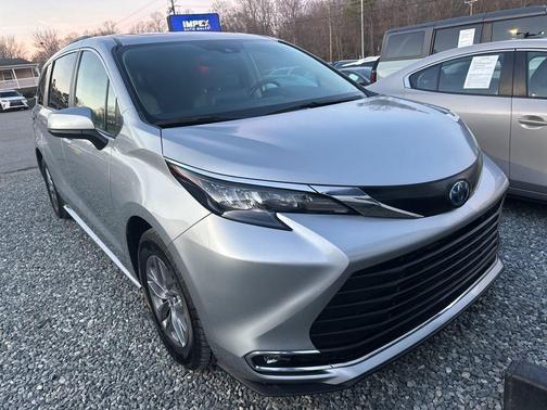 2024 Toyota Sienna XLE