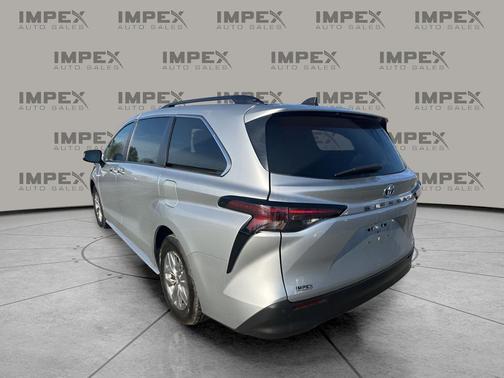 2024 Toyota Sienna XLE