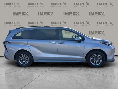 2024 Toyota Sienna XLE
