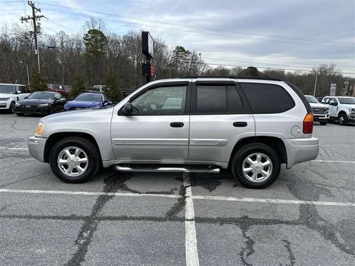 Photo 2 of 31 of 2004 GMC Envoy SLE