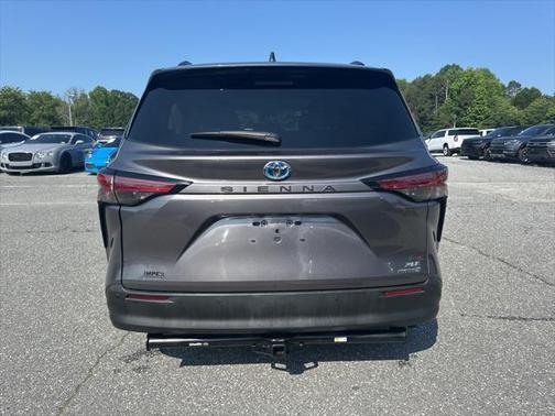 2021 Toyota Sienna XLE 8 Passenger