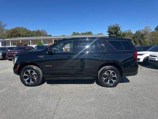 2025 GMC Yukon 4WD AT4