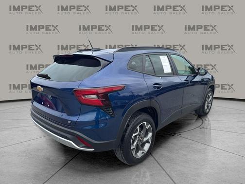 Blue Glow Metallic 2024 Chevrolet Trax LT