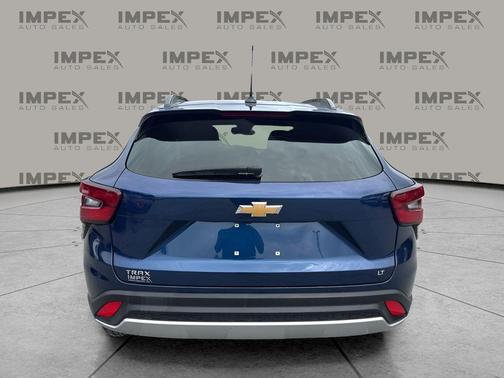 Blue Glow Metallic 2024 Chevrolet Trax LT