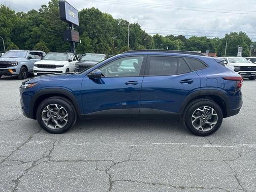 Blue Glow Metallic 2024 Chevrolet Trax LT