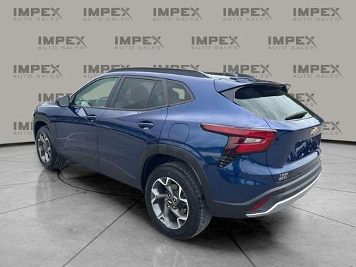 Blue Glow Metallic 2024 Chevrolet Trax LT