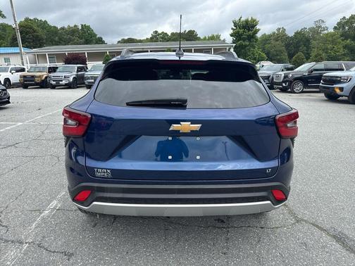 Blue Glow Metallic 2024 Chevrolet Trax LT