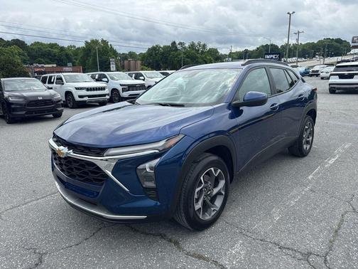 Blue Glow Metallic 2024 Chevrolet Trax LT