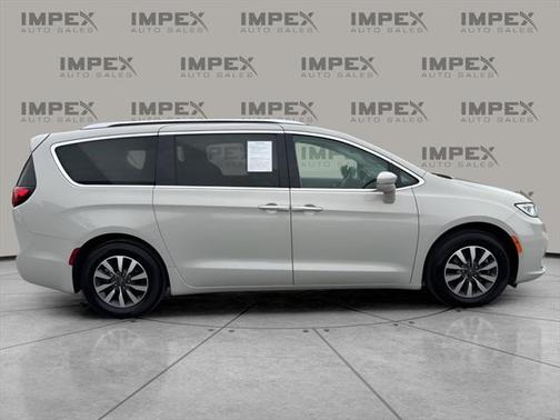 2021 Chrysler Pacifica Touring L