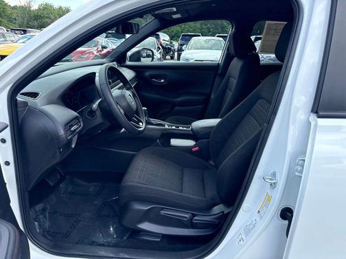 Platinum White Pearl 2025 Honda HR-V AWD Sport