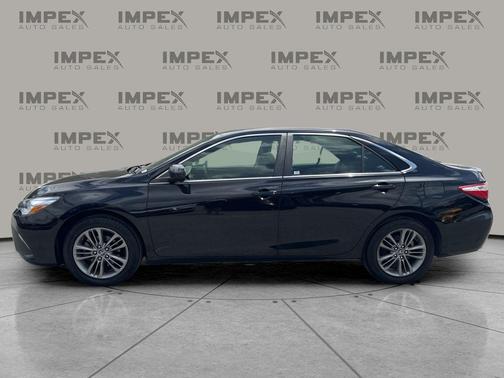 Midnight Black Metallic 2017 Toyota Camry SE