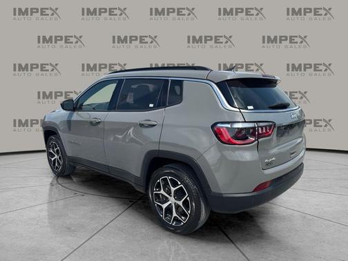 Sting-Gray Clearcoat 2024 Jeep Compass Latitude