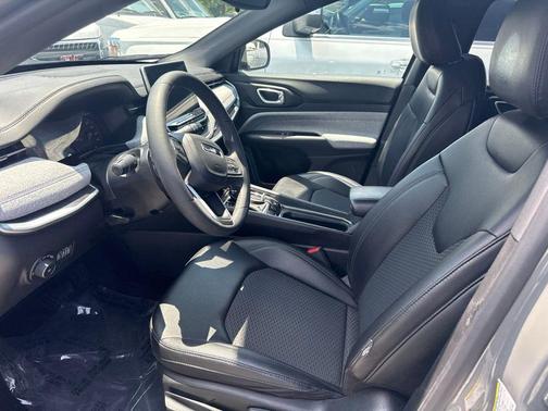 Sting-Gray Clearcoat 2024 Jeep Compass Latitude
