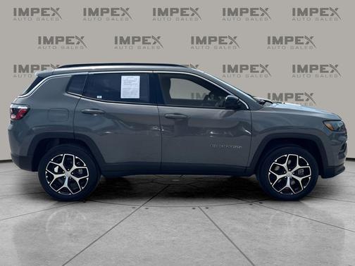 Sting-Gray Clearcoat 2024 Jeep Compass Latitude
