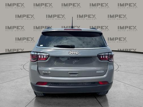 Sting-Gray Clearcoat 2024 Jeep Compass Latitude
