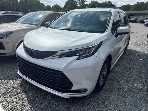 Wind Chill Pearl 2022 Toyota Sienna XLE