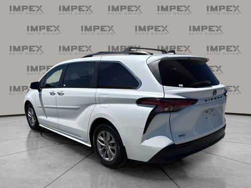 Wind Chill Pearl 2022 Toyota Sienna XLE